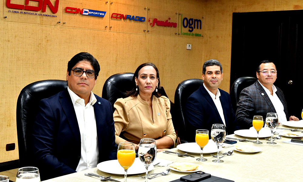 Rodrigo Castañeda, Mariella Ortega, Diego Rojas Morea y Daniel Valerio, de la FAO.