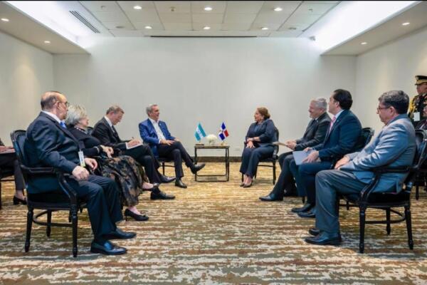 El gobierno de la República Dominicana trabaja con el gobierno de Honduras para mejorar la conectividad aérea y el comercio.