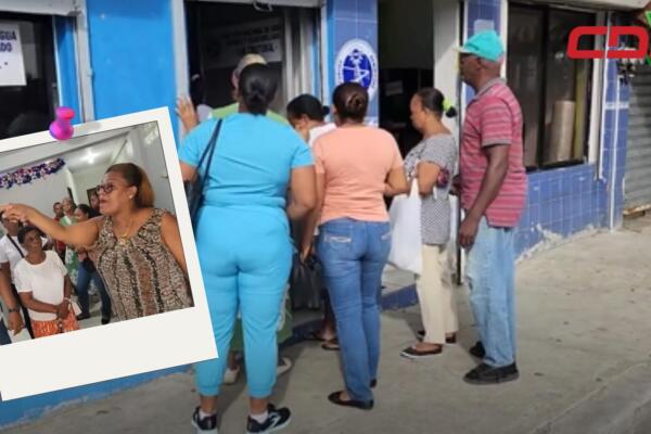 Manifestantes en las oficinas del Instituto Nacional de Aguas Potables y Alcantarillados (INAPA)
