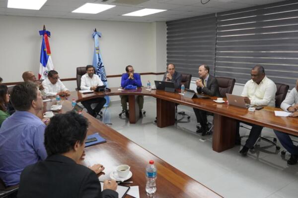 Reunión del Instituto Nacional de Recursos Hidráulicos (Indrhi) y el Banco Mundial (BM).