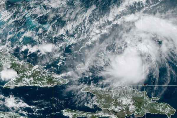Tormenta Oscar se convierte en un huracán de categoría 1