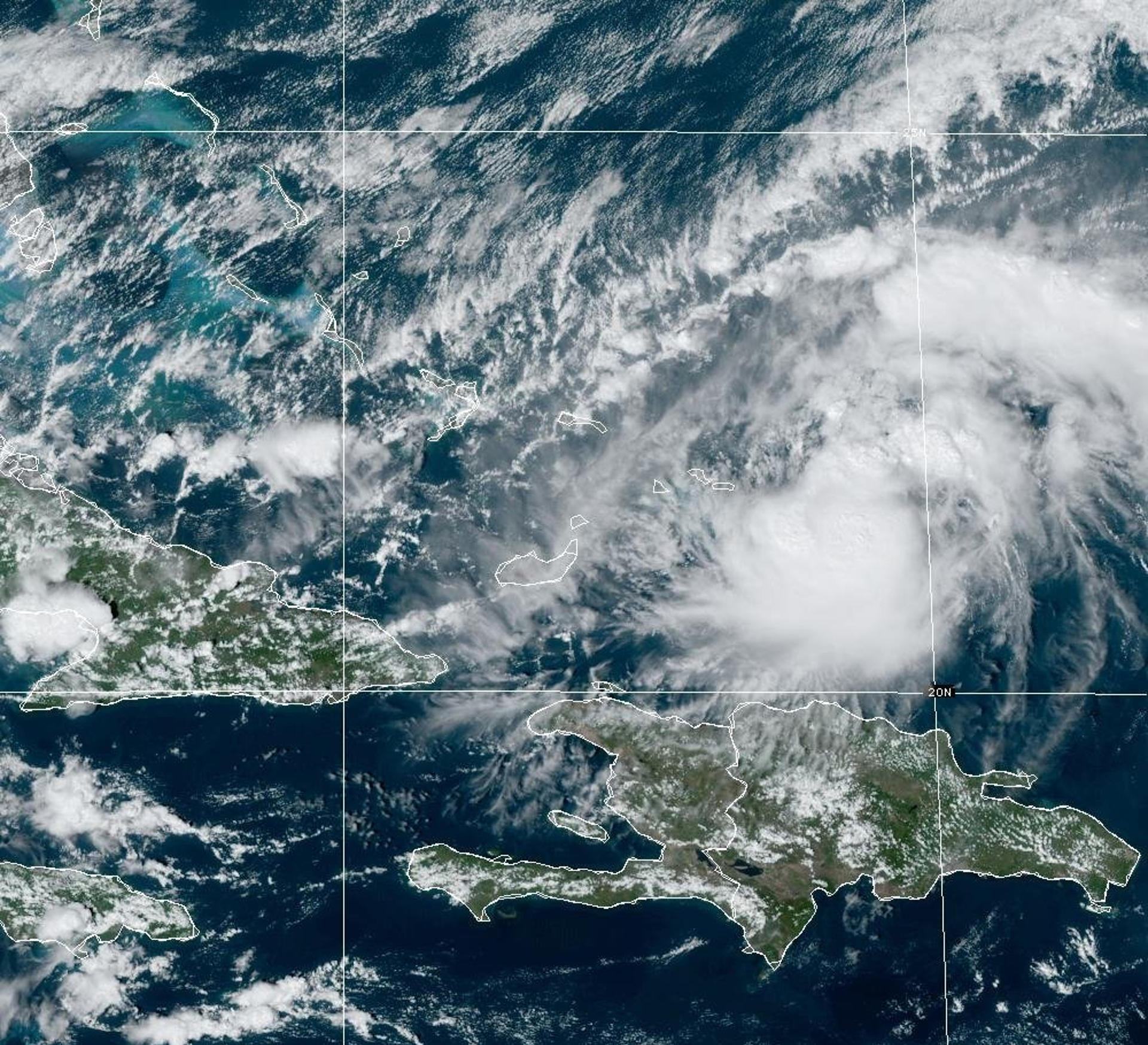 Tormenta Oscar se convierte en un huracán de categoría 1
