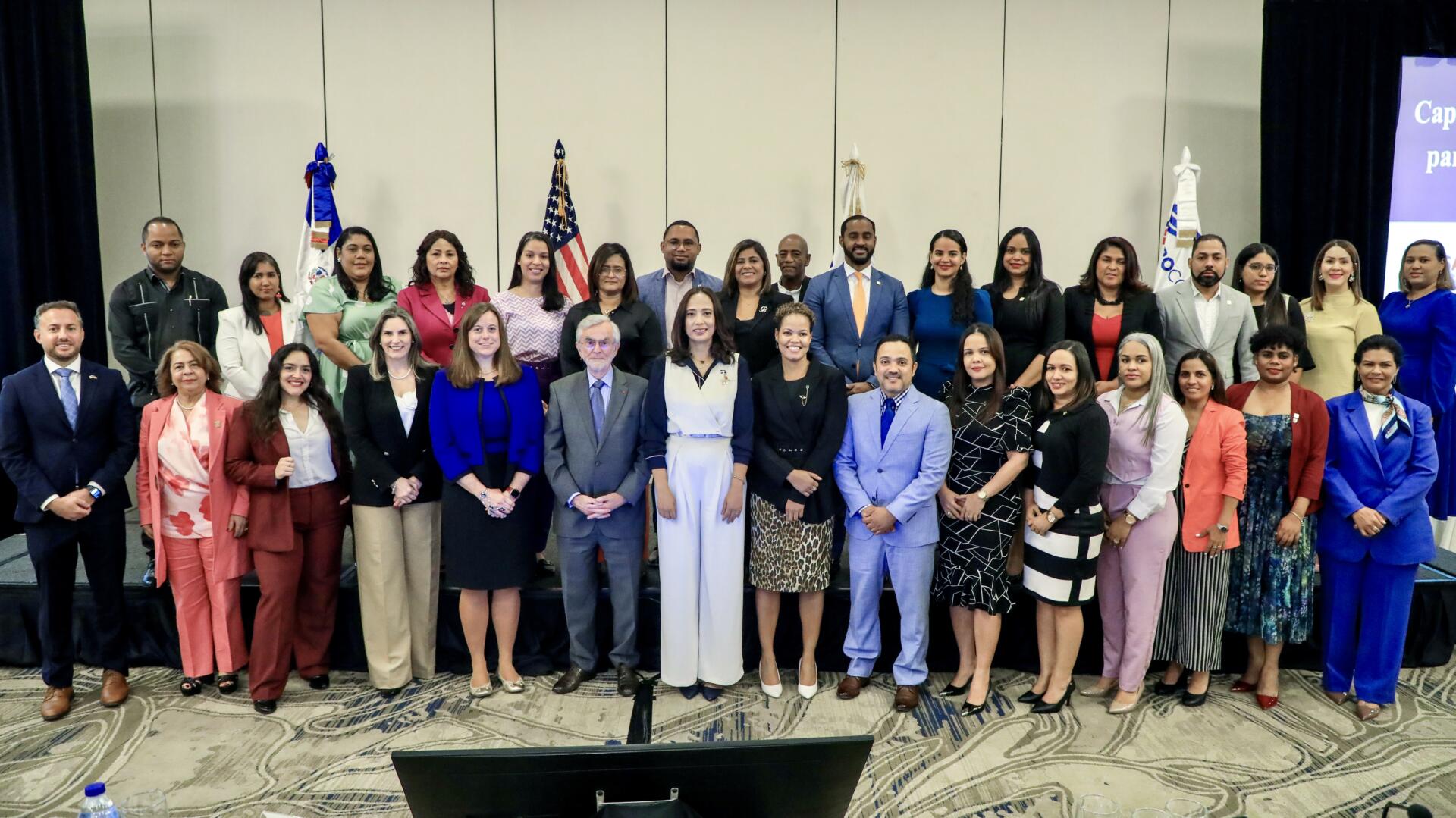 Gobierno de los EE.UU. fortalece la transparencia y la competencia justa en la República Dominicana