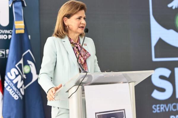 La vicepresidenta de la República, Raquel Peña, en la entrega de la primera fase del remozamiento del Hospital Provincial Doctor Pascasio Toribio Piantini