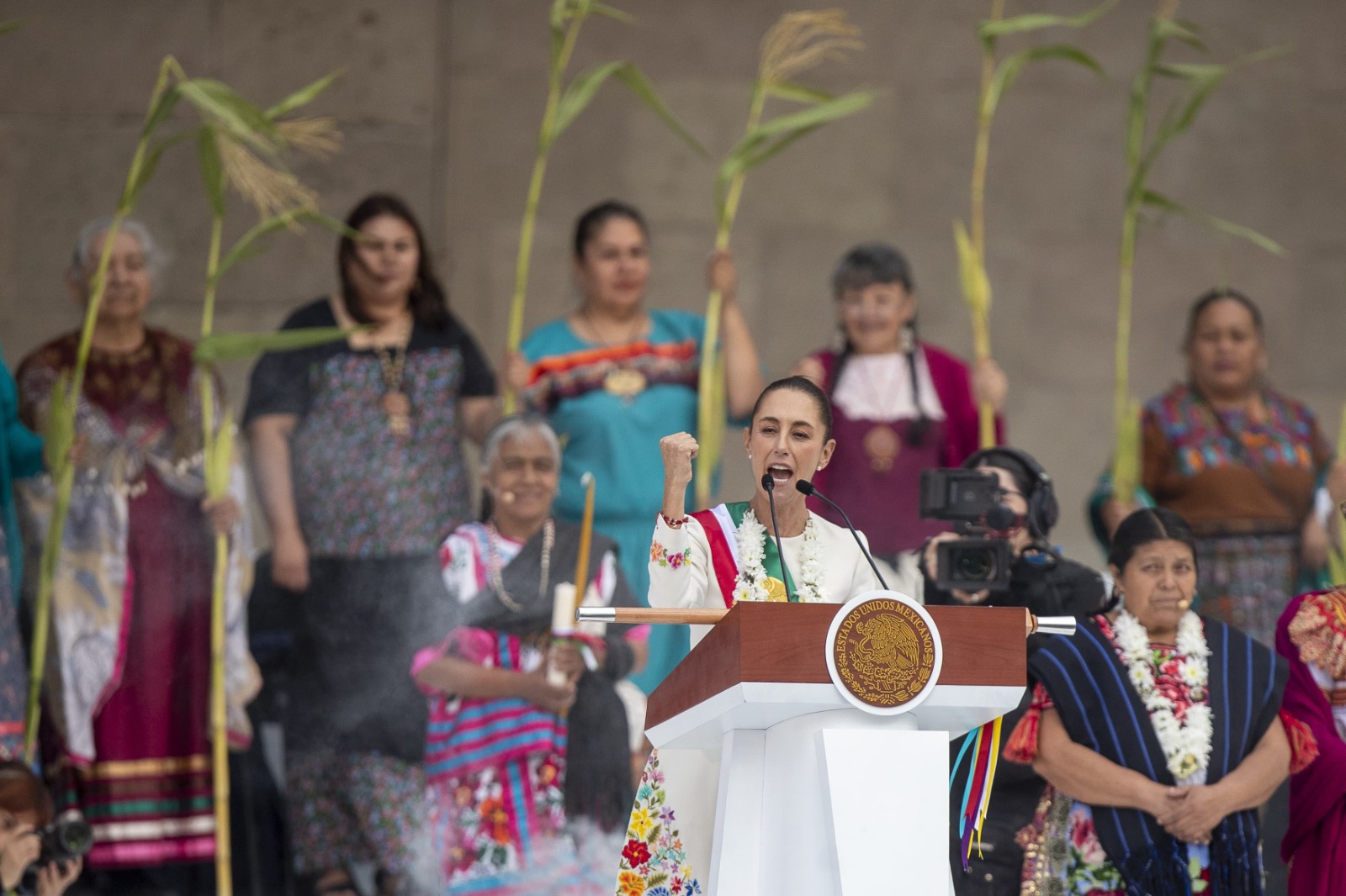 Durante su discurso de investidura, Sheinbaum defendió la reciente reforma judicial de México, que instaura la elección de jueces por voto popular y que ha sido criticada por Estados Unidos, y negó que sea "autoritaria".