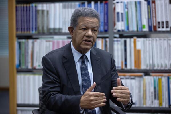 Leonel Fernández criticó nuevamente al Gobierno por lo que afirma ha sido un descontrol en las políticas migratorias con Haití.