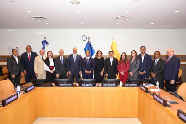 Pucmm y FMM realizan panel y presentan ONG 