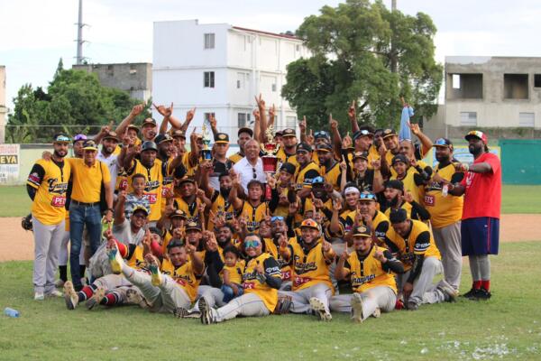 Granjeros de Moca campeones del beisbol de verano 2024