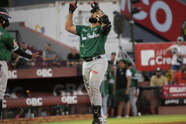 Willin Rosario encabezó la victoria de las Estrellas frente a los Gigantes