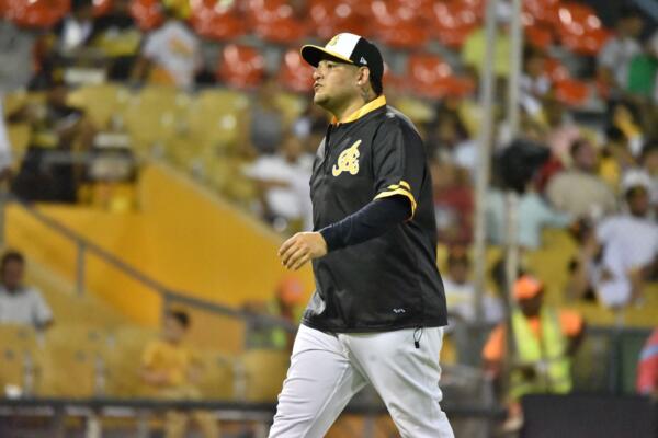 Yadier Molina debuta con victoria para las Águilas frente a las Estrellas