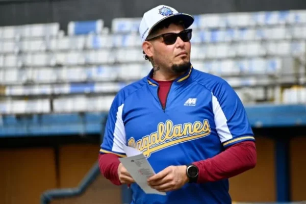 Yadier Molina dirigente águilas