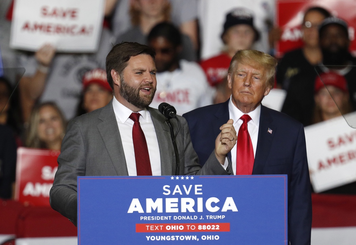 Hackers chinos atacaron teléfonos de Trump y J.D. Vance, según prensa de EE.UU.