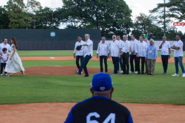 Presidente Abinader inaugura remozado Estadio José Briceño.(foto, fuente extyerna)