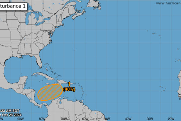 El ciclón zurdo podría formar una depresión o tormenta a finales de esta semana. Foto: NOAA