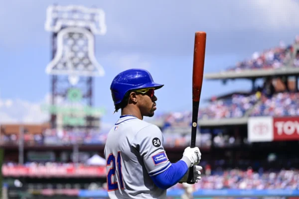 Antes que Lindor la desapareciera, Los Ángeles encadenaron 33 innings seguidos sin conceder anotaciones. Jack Flaherty comandó a los Dodgers a la victoria 9-0 en el primer duelo de la serie el domingo por la noche.