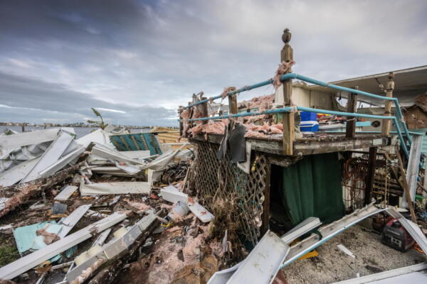 Infraestructura destrozada por el paso del huracán Milton, en la ciudad de Fort Myers, en Florida. EFE/CRISTOBAL HERRERA-ULASHKEVICH