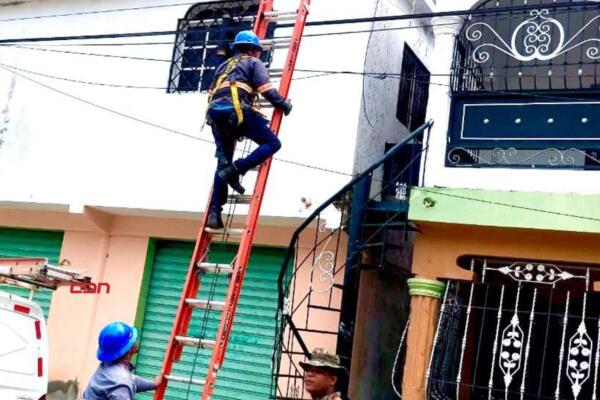 Edesur desmantela 70 conexiones ilegales.(foto, fuente externa)
