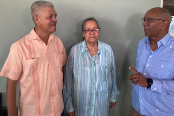Luis Carvajal, director de la Comisión Ambiental de la UASD; Fernando Peña, coordinador del Observatorio de Políticas Públicas de la UASD; y Maritza Ruiz, investigadora en término de industria extractiva.