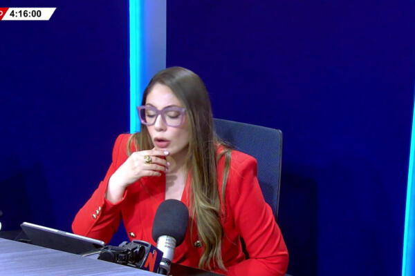 Iluminada Muñoz sugirió que la cantante pudo invertirlos en mejorar su educación y habilidades