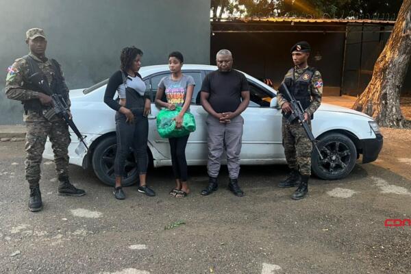 Detienen a capitán de la Policía Nacional por tráfico de indocumentados.(foto, fuente externa