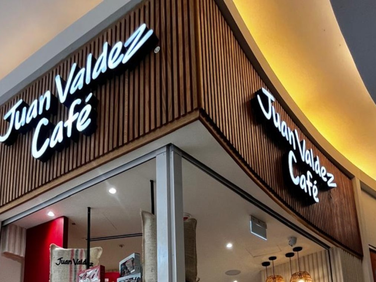 Juan Valdez inaugura tienda en Ágora Mall