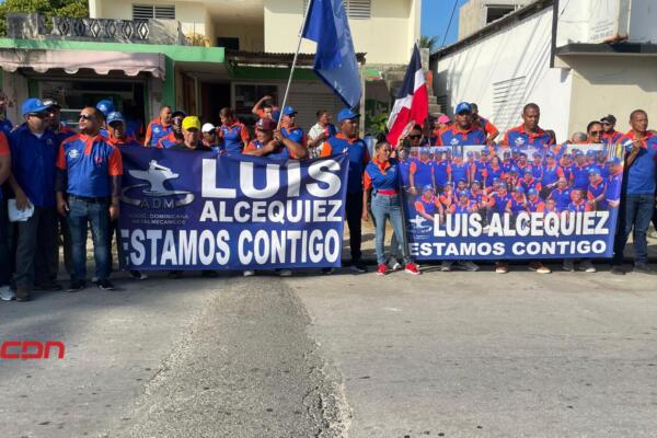 Realizaron un piquete frente al cuartel y Palacio de Justicia de Nagua. Foto: Fuente externa 