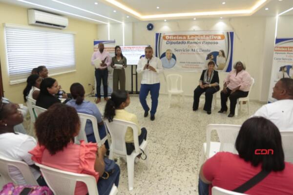 Oficina legislativa de Ramón Raposo ofrece taller formativo a emprendedores de Guaricano.(foto, fuente externa)