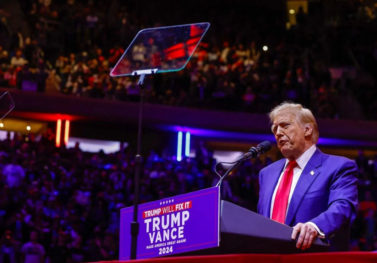 La campaña de Trump se desliga de comentarios racistas sobre Puerto Rico en un mitin