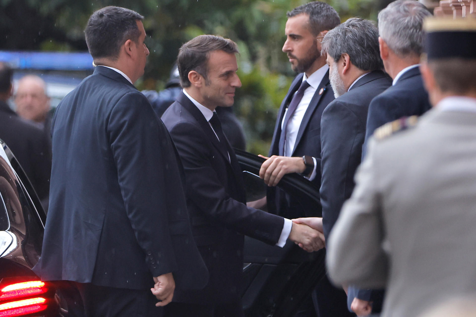 El presidente argentino, Javier Milei, recibió este domingo a su homólogo francés, Emmanuel Macron, en la Casa Rosada.