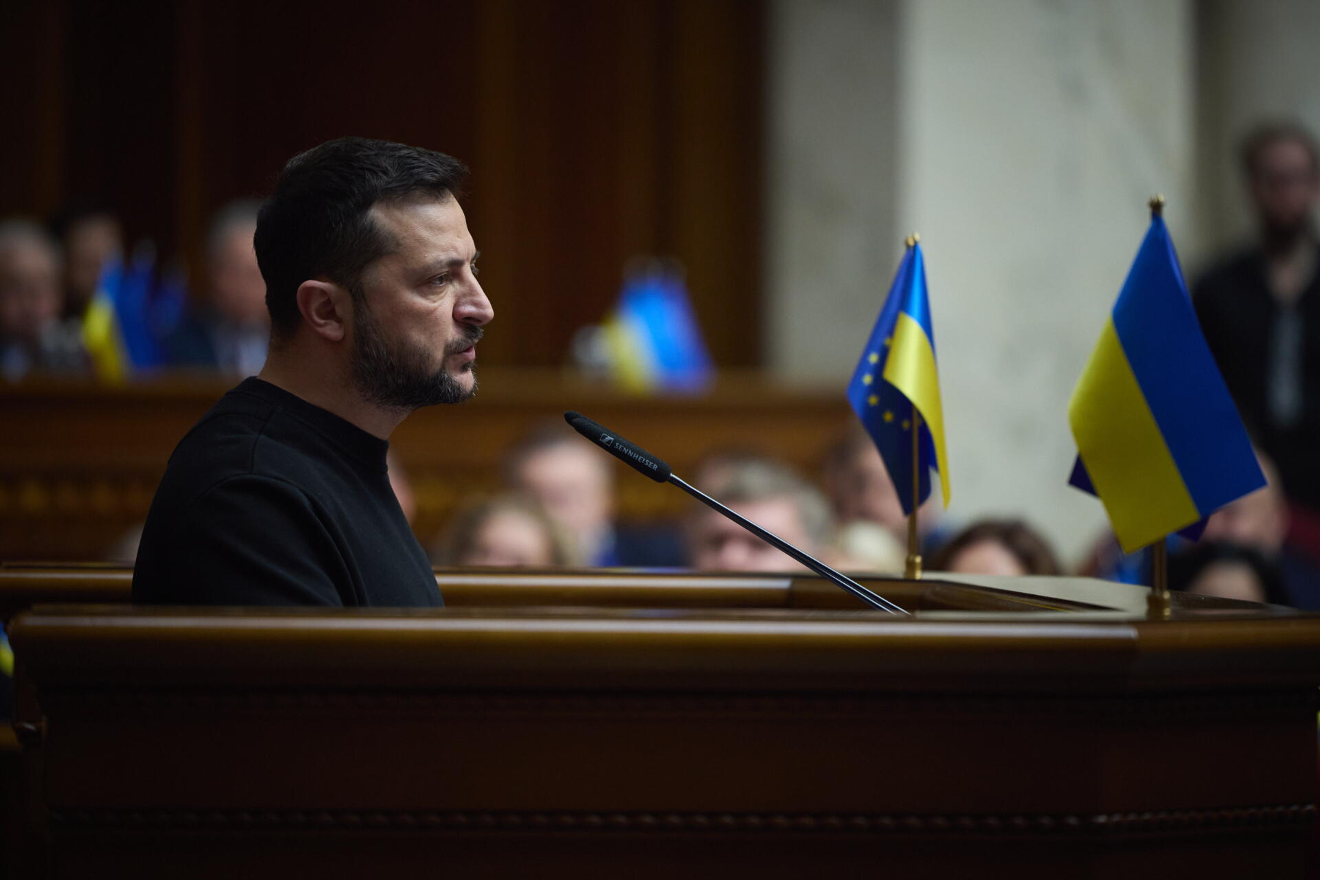 presidente Volodimir Zelenski ante el Parlamento de Ucrania.