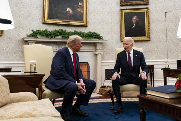 El presidente, Joe Biden, inició este miércoles la reunión en el Despacho de la Casa Blanca con el próximo mandatario, Donald Trump (foto: EFE)