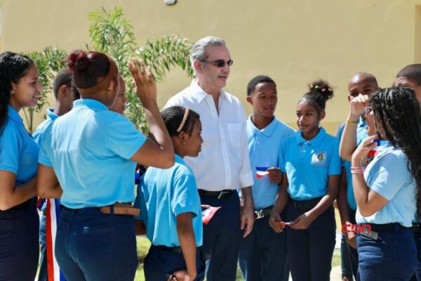Abinader inaugura centros educativos en Pantoja y Pedro Brand .(foto, fuente externa)