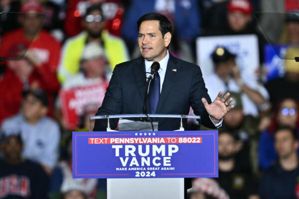 Marco Rubio, habla en un mitin de campaña de Donald Trump en el PPL Center en Allentown, Pensilvania. (Foto de ANGELA WEISS / AFP)
