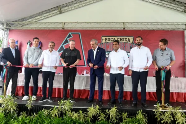 Abinader asiste a la inauguración de la academia Arizona Diamondbacks