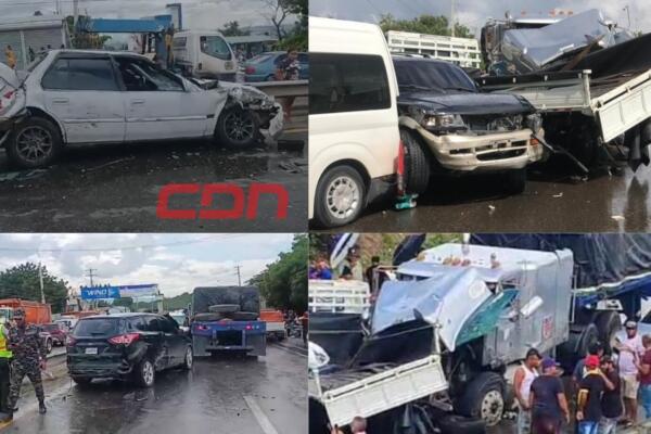 El accidente involucró aproximadamente 15 vehículos, causando una considerable congestión vehicular en la zona.
