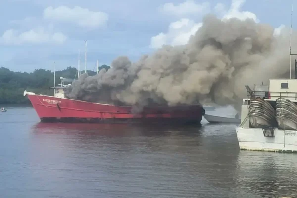 Este sábado, en la bahía de Luperón, Puerto Plata, se registró una explosión en el tanque de combustible de un barco.