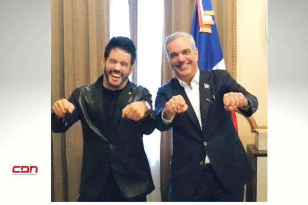  Luis Abinader se mostró entusiasta al disfrutar del nuevo tema musical 