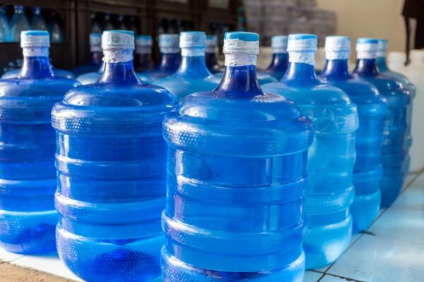 Este lunes comenzarán a recoger los botellones que estén bajo el sol. (foto, fuente externa)
