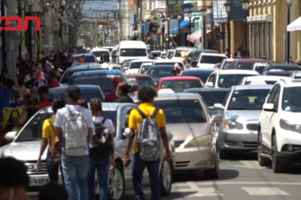 Destacaron que, aunque el centro histórico es la plaza comercial más importante de Santiago, la falta de estacionamientos frena el desarrollo.
