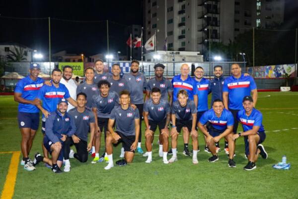 A partir de este martes los entrenamientos se estarán desarrollando en el Estadio El Cóndor de La Vega por las tardes, excepto el miércoles que está planificado llevar a cabo doble tanda. El viernes a las 6:00 PM está previsto que el elenco patrio haga su último entrenamiento oficial y reconocimiento del gramado del Estadio Cibao FC previo al choque sabatino ante Dominica.