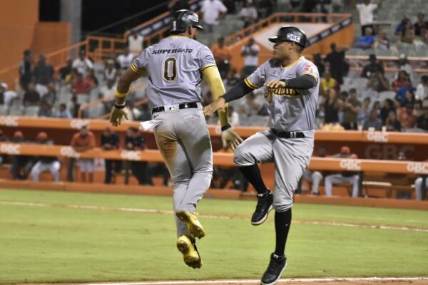 Tras el triunfo, las Águilas marcan un 14-15, válido para afianzarse en la cuarta posición a un juego del tercero (Licey 15-14), de su lado, los Toros cayeron a 12-18, en el quinto puesto. Yadier Molina posee registro de 12-8 al frente de los aguiluchos, por su parte, Carlos Febles tiene 7 7 como dirigente de los Toros.