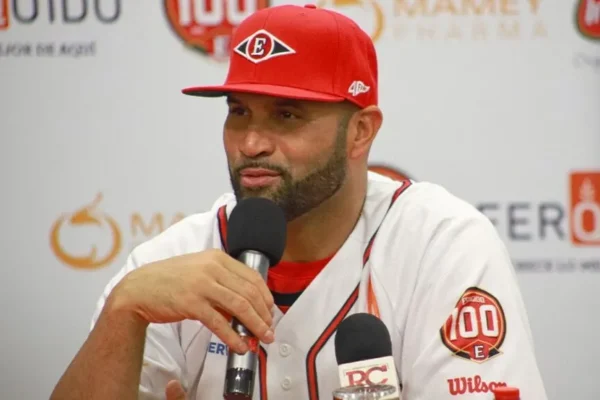 Pujols, actual dirigente de los Leones del Escogido en el béisbol profesional dominicano, es el cuarto mayor jonronero de la historia de Grandes Ligas con 703. 