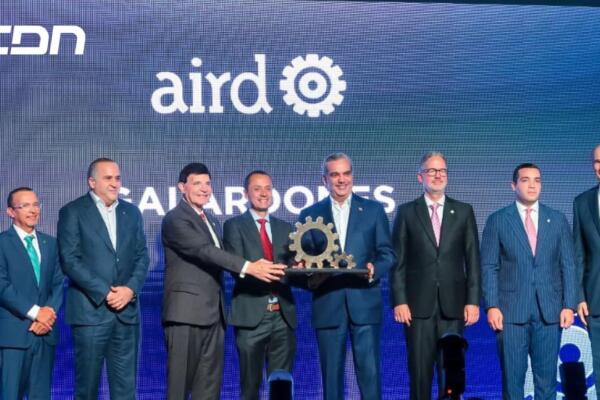 La Cervecería Nacional Dominicana recibió el Galardón a la Industria Dominicana 2024 por sus aportes al desarrollo económico y social de RD. Foto: CDN Digital