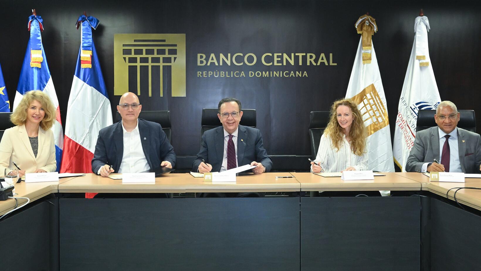 Fondos europeos fortalecen el sistema financiero dominicano