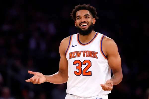El dominicano está manteniendo el nivel cuando pertenecía a los Minnesota Timberwolves. En sus primeros 12 encuentros con la franquicia de Nueva York, el pívot ya figura como uno de los más destacados del equipo con 26.4 puntos por juego, 12.4 rebotes, 3.0 asistencias y un porcentaje de 54.2% en tiros de campo.