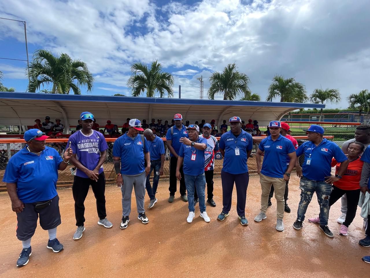 En esta oportunidad fueron impactadas con los utensilios deportivos como bates, pelotas, guantes, cascos, kits de catchers, y otras utilerías, unas 30 ligas, incluyendo 5 equipos de softbol femenino.