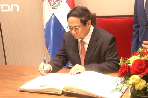 Pham Minh Chinh, primer ministro de Vietnam, informó que la nación está interesada en invertir en RD tras visitar el Congreso Nacional. Foto: CDN Digital