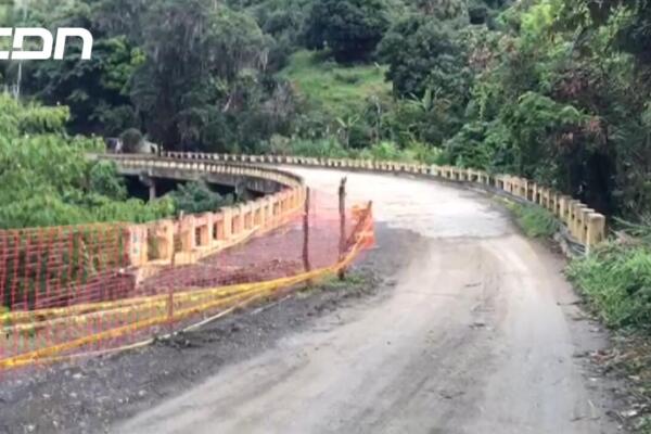 Temen colapso del puente “La Horma” en San José de Ocoa que fue construido hace más de 60 años para el traslado de productos agrícolas. Foto: CDN Digital