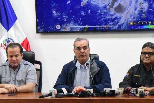 El presidente Luis Abinader convocó este sábado una reunión con los organismos de emergencia, en el Centro de Operaciones de Emergencias (COE).