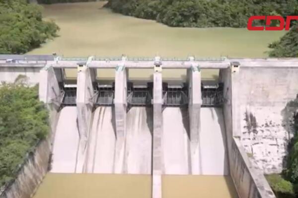 Además, advirtieron que el proceso conlleva una descarga sobre el lecho del río de unos 40 metros cúbicos por segundo de agua.